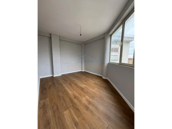 Tirane, shitet apartament 1+1+Ballkon Kati 3, 64 m² 84.000 € (Fresku)
