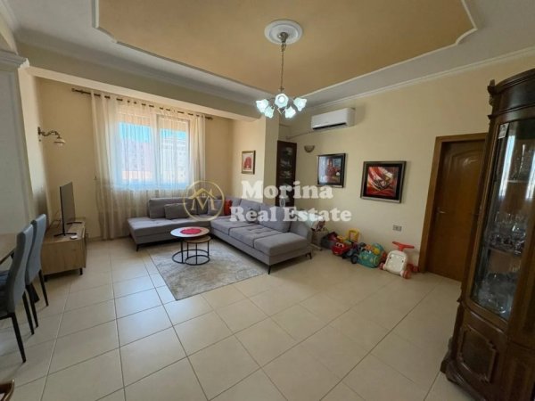 Tirane, jepet me qera apartament 2+1 Kati 3, 100 m² 570 € (Selvia)