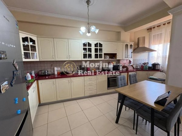 Tirane, jepet me qera apartament 2+1 Kati 3, 100 m² 570 € (Selvia)