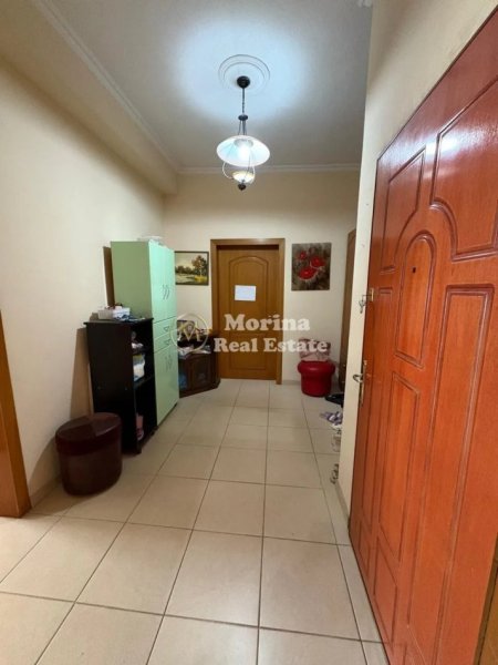 Tirane, jepet me qera apartament 2+1 Kati 3, 100 m² 570 € (Selvia)