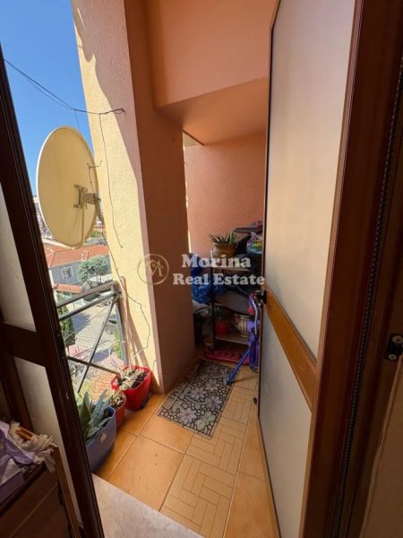 Tirane, jepet me qera apartament 2+1 Kati 3, 100 m² 570 € (Selvia)