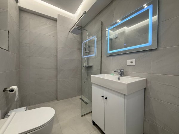 Tirane, shitet apartament 1+1 , 66 m² 162.000 € 