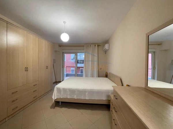 Tirane, jepet me qera apartament 2+1 Kati 4, 100 m² 800 € (Liqeni i Thate)