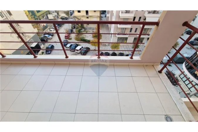 Vlore, jepet me qera apartament 2+1 Kati 6, 105 m² 450 € (Blv. Ismail Qemali Skele, Vlorë)