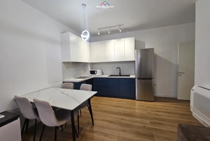 Tirane, jepet me qera apartament 3+1 Kati 9, 104 m² 800 € (Rruga Beniamin Kruta)
