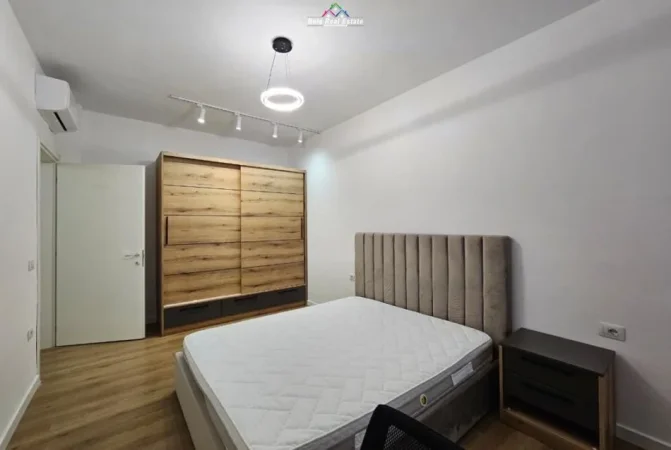 Tirane, jepet me qera apartament 3+1 Kati 9, 104 m² 800 € (Rruga Beniamin Kruta)