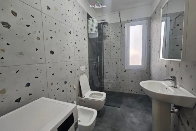 Tirane, jepet me qera apartament 3+1 Kati 9, 104 m² 800 € (Rruga Beniamin Kruta)