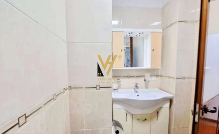 Tirane, jepet me qera apartament 2+1+Ballkon Kati 6, 104 m² 700 € (RRUGA E KAVAJES)