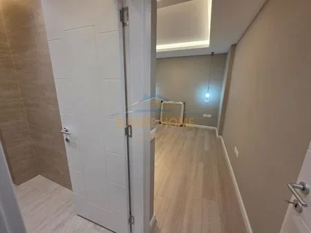 Shitet, Apartament 2+1+2, pranë në Ish Ekspozita, Tiranë AREA60833