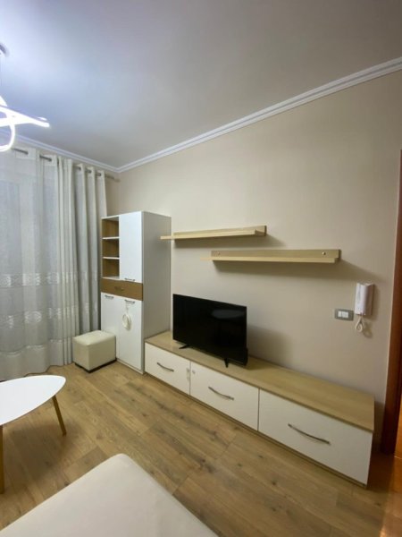 Tirane, shitet apartament 1+1+Ballkon Kati 2, 75 m² (Yzberisht)