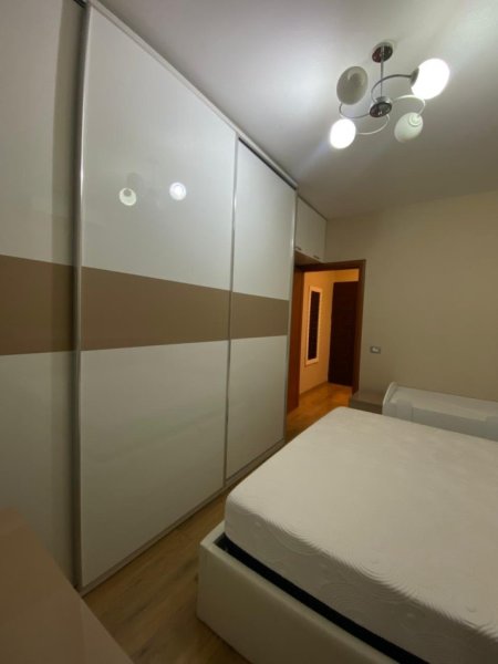 Tirane, shitet apartament 1+1+Ballkon Kati 2, 75 m² (Yzberisht)