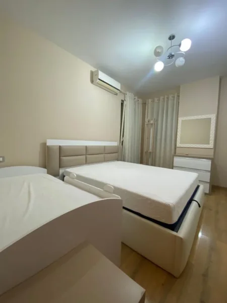 Tirane, shitet apartament 1+1+Ballkon Kati 2, 75 m² (Yzberisht)