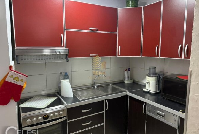 Tirane, jepet me qera apartament 2+1 Kati 5, 75 m² 500 € (Rruga Xhanfize Keko)
