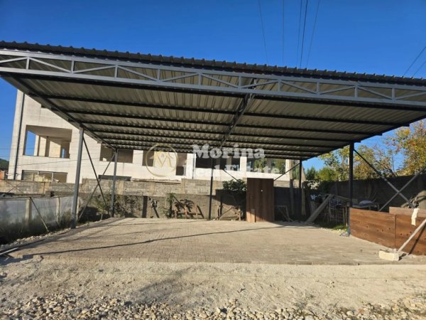 Tirane, jepet me qera magazine Kati 0, 100 m² 500 € (Peze Helmes)