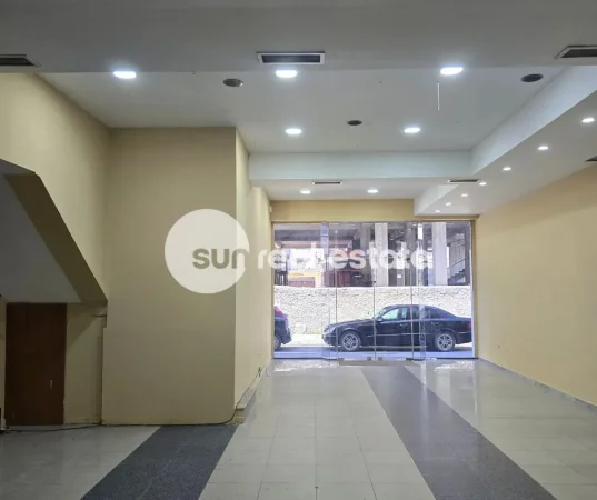 Shkoder, jepet me qera ambjent biznesi Kati 0, 90 m² (AFER TRUMES)