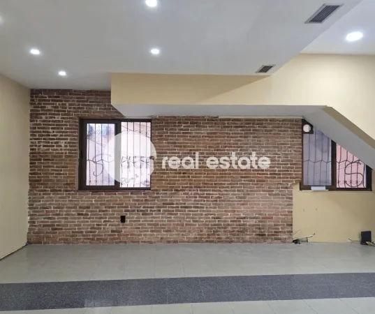 Shkoder, jepet me qera ambjent biznesi Kati 0, 90 m² (AFER TRUMES)