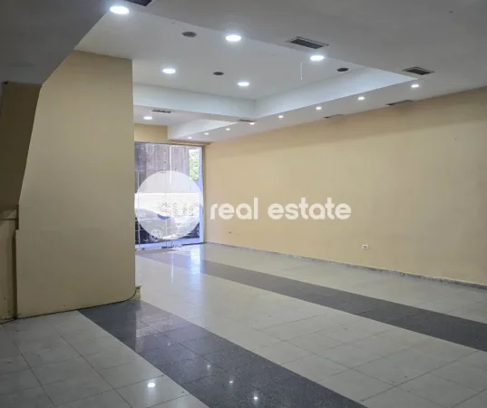 Shkoder, jepet me qera ambjent biznesi Kati 0, 90 m² (AFER TRUMES)