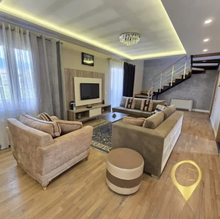 Tirane, jepet me qera Vile 4+1+Aneks+Ballkon Kati 2, 240 m² 1.000 € (Rruga Jordan Misja)