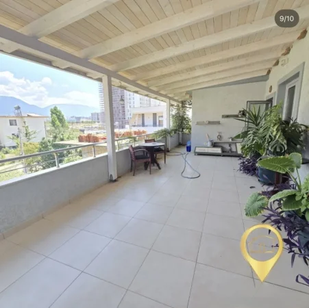 Tirane, jepet me qera Vile 4+1+Aneks+Ballkon Kati 2, 240 m² 1.000 € (Rruga Jordan Misja)