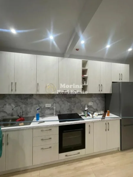 Tirane, jap me qera Vile 1+1 Kati 4, 65 m² 400 € (Selite)
