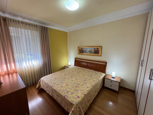 Tirane, jepet me qera apartament 2+1+Ballkon Kati 4, 136 m² 1.800 € (Blloku)