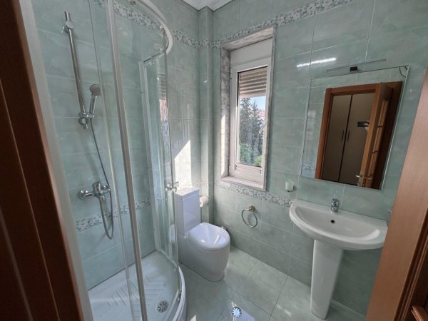 Tirane, jepet me qera apartament 2+1+Ballkon Kati 4, 136 m² 1.800 € (Blloku)