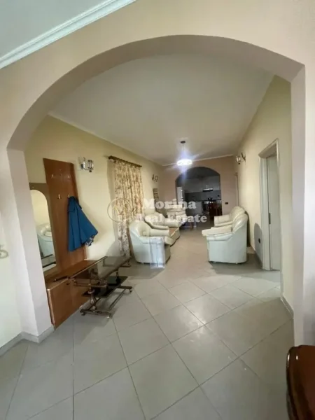 Tirane, jepet me qera Vile 2+1 Kati 4, 80 m² 600 € (Selite)