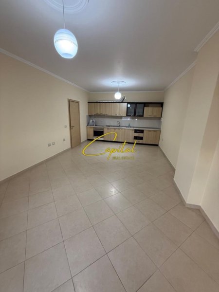Tirane, jepet me qera apartament 1+1 Kati 4, 70 m² 320 € (KINOSTUDIO)