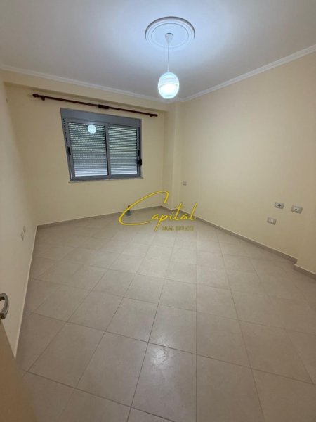 Tirane, jepet me qera apartament 1+1 Kati 4, 70 m² 320 € (KINOSTUDIO)