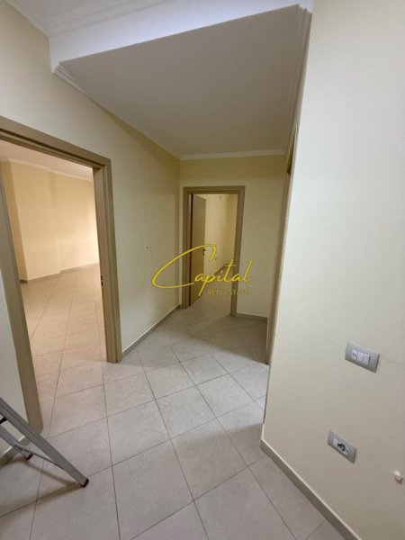 Tirane, jepet me qera apartament 1+1 Kati 4, 70 m² 320 € (KINOSTUDIO)