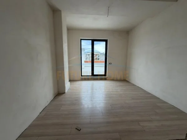 Tirane, shitet apartament 2+1+Ballkon Kati 8, 153 m² 174.500 € (Urban Gate)