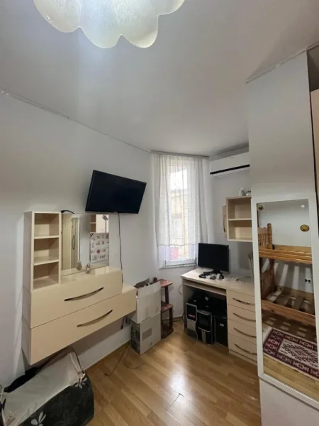 Tirane, jepet me qera apartament 2+1 Kati 2, 101 m² 650 € (Rruga e Dibres)