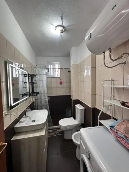 Tirane, jepet me qera apartament 2+1 Kati 2, 101 m² 650 € (Rruga e Dibres)