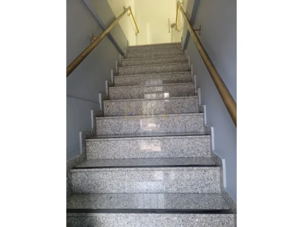 Tirane, jepet me qera , 220 m² 1.500 € (Laprake)