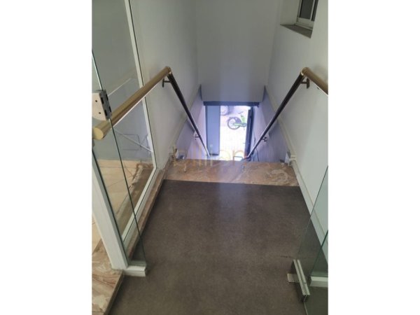 Tirane, jepet me qera , 220 m² 1.500 € (Laprake)