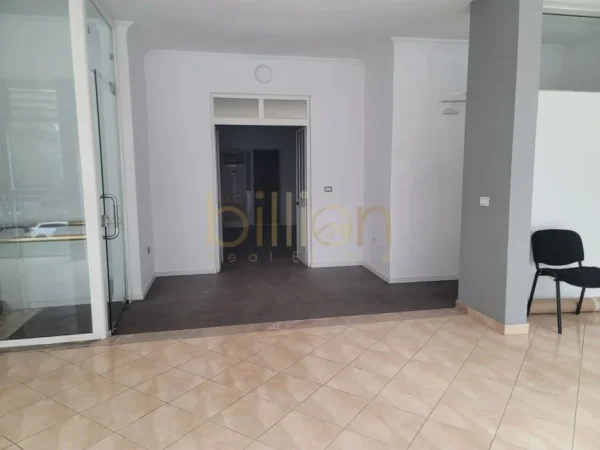 Tirane, jepet me qera , 220 m² 1.500 € (Laprake)