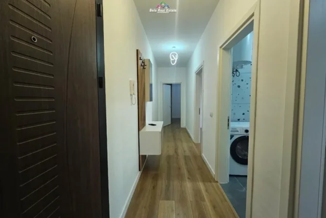 Tirane, jepet me qera apartament 3+1+Ballkon Kati 9, 104 m² 800 € (Rruga Beniamin Kruta)