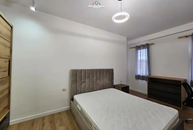 Tirane, jepet me qera apartament 3+1+Ballkon Kati 9, 104 m² 800 € (Rruga Beniamin Kruta)