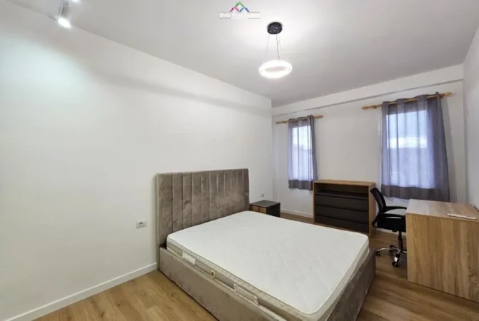 Tirane, jepet me qera apartament 3+1+Ballkon Kati 9, 104 m² 800 € (Rruga Beniamin Kruta)