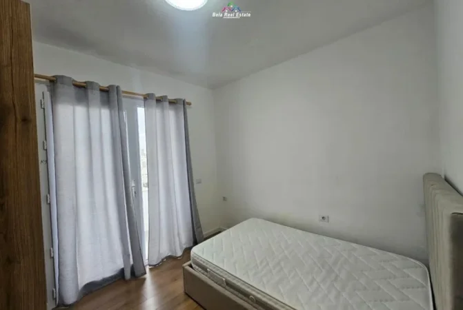 Tirane, jepet me qera apartament 3+1+Ballkon Kati 9, 104 m² 800 € (Rruga Beniamin Kruta)