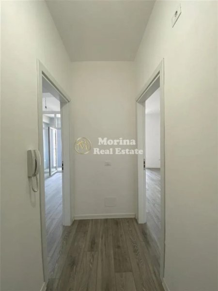 Tirane, jepet me qera ambjent biznesi Kati 6, 65 m² 700 € (Komuna e Parisit)