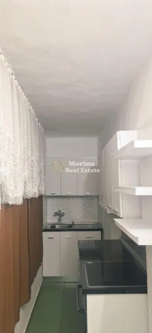 Tirane, jepet me qera apartament 1+1 Kati 4, 56 m² 450 € (Ali Demi)