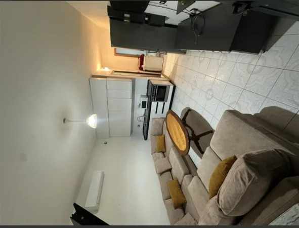 Tirane, jepet me qera Vile 1+1 Kati 1, 60 m² (Ish Dogana, Afer Rruges Kryesore)