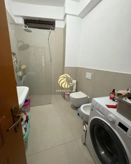 Tirane, jepet me qera apartament 2+1 , 94 m² 570 € (Gjimnazi Partizani)