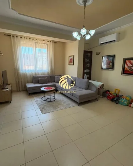 Tirane, jepet me qera apartament 2+1 , 94 m² 570 € (Gjimnazi Partizani)