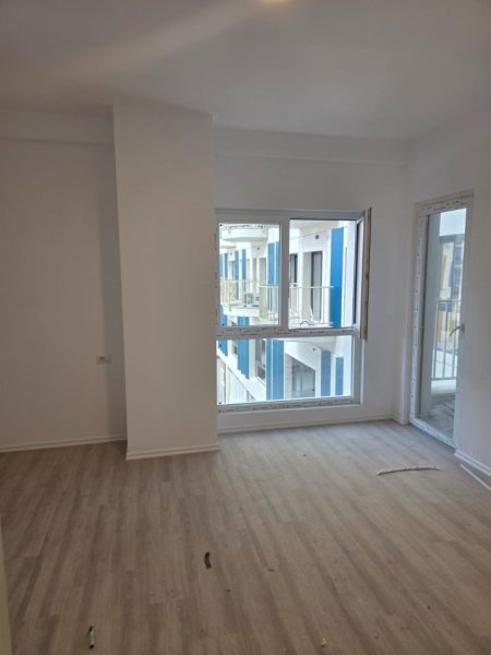 Tirane, jepet me qera zyre Kati 3, 100 m² 1.000 € (ZOGU I ZI)