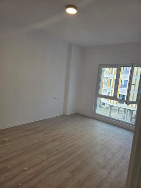 Tirane, jepet me qera zyre Kati 3, 100 m² 1.000 € (ZOGU I ZI)