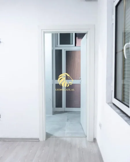 Tirane, jepet me qera apartament 2+1 , 90 m² 1.000 € 