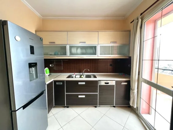 Vlore, jepet me qera apartament+verande | Penthouse 4+1+Aneks+Ballkon Kati 8, 180 m² 650 € (Kisha Ortodokse)