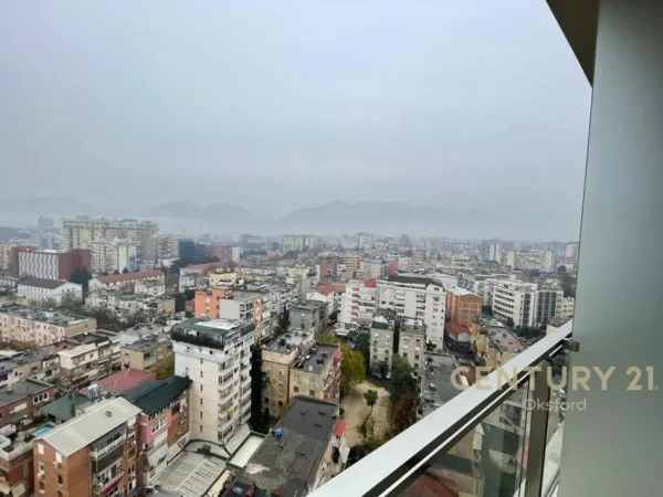 Tirane, jepet me qera apartament 1+1 Kati 13, 72 m² 800 € (Golden Tower)